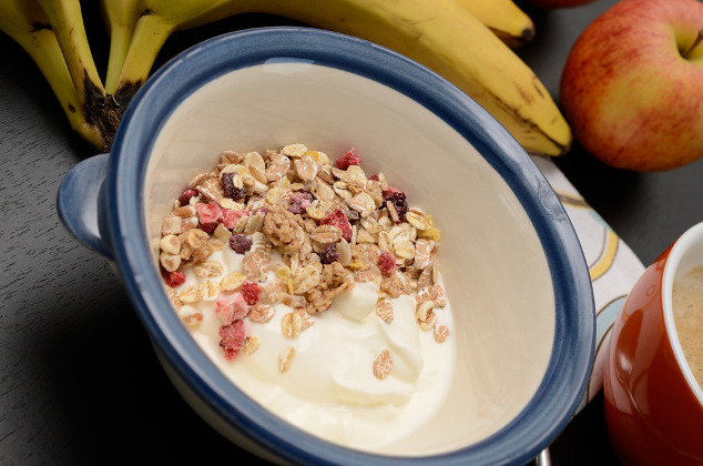 Früchte-Müsli mit Joghurt