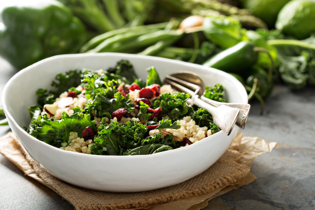 Grünkohl-Quinoa-Salat mit Cranberrys